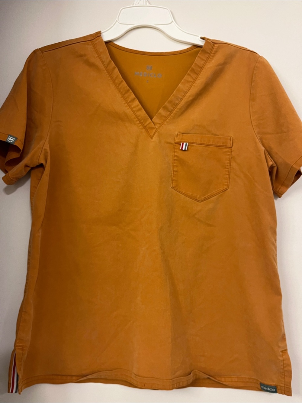 Medicio Women's V-Neck Short Sleeve Tee - Rust Orange